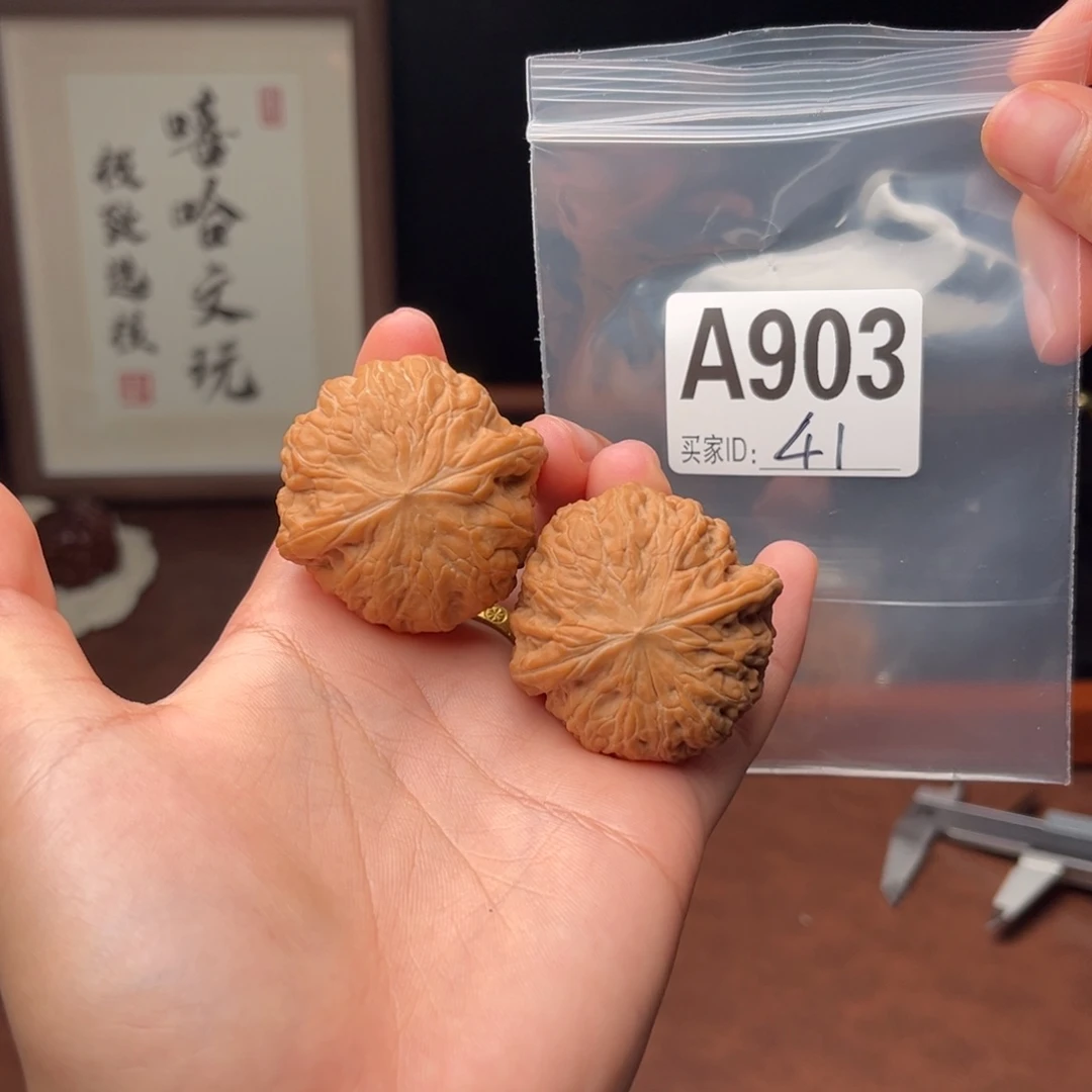 吊坠文玩核桃一****由铁锤