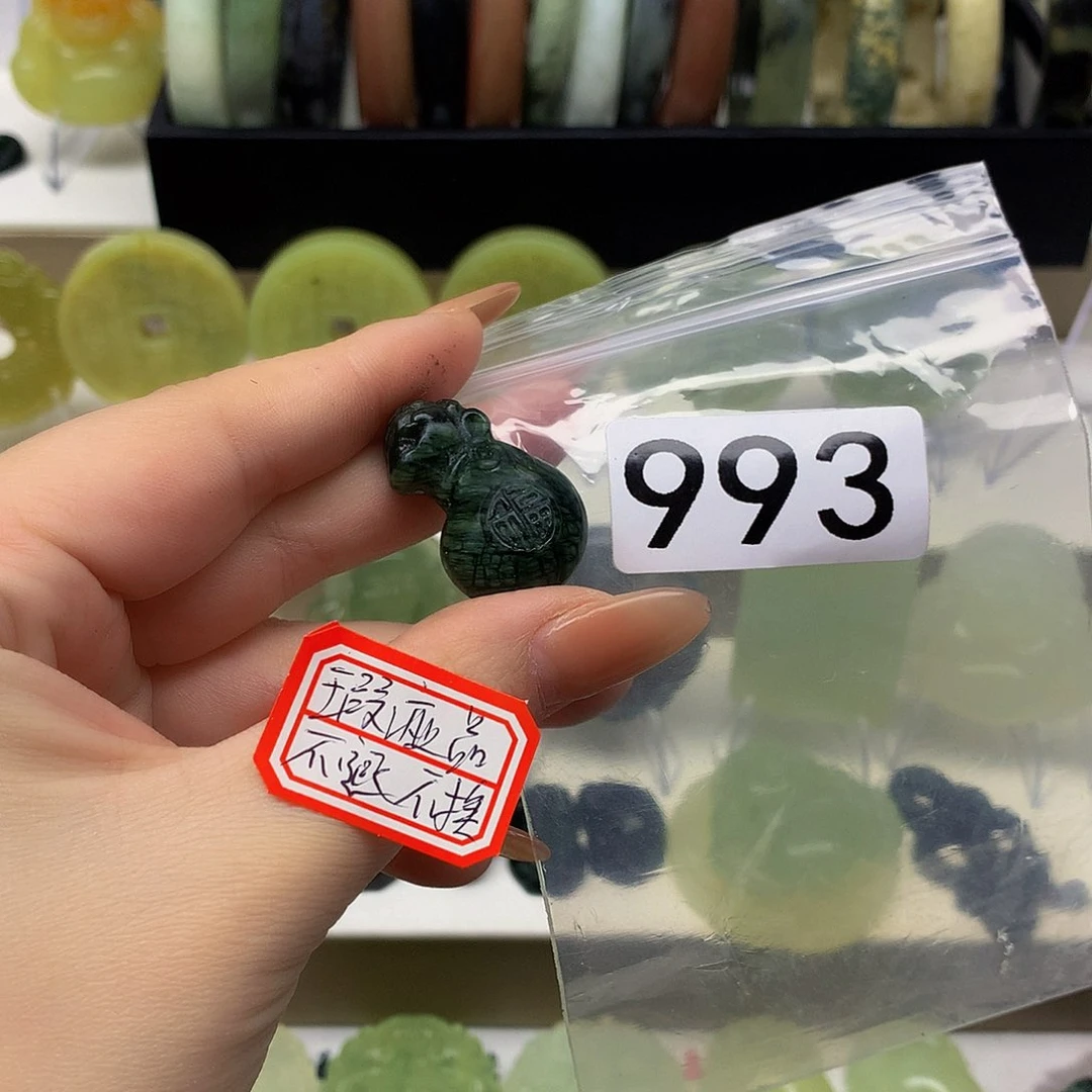 蛇纹石玉颈饰未镶嵌