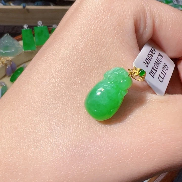 翡翠挂件18K金镶嵌翡翠