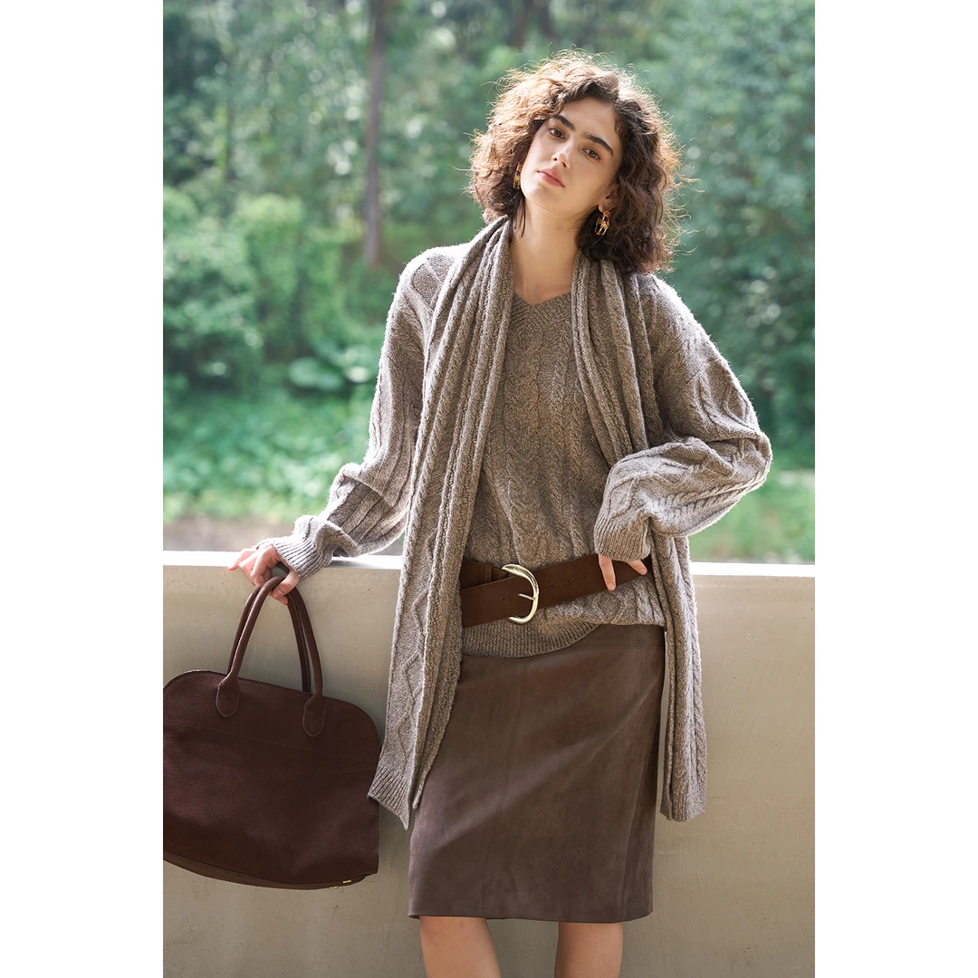 Miorastudio法式复古燕麦驼色针织V领麻花毛衣秋冬百搭宽松上衣