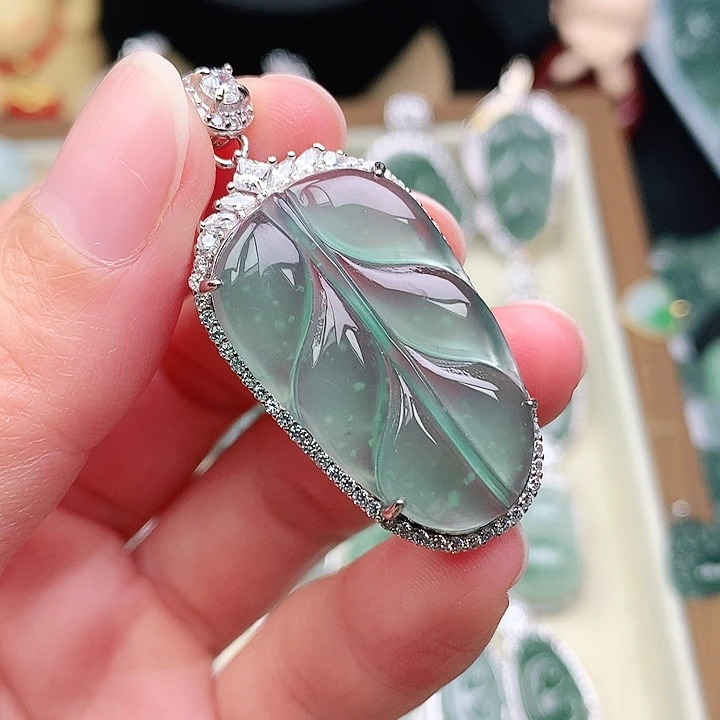 颈饰银S925镶嵌翡翠晓***?吊坠