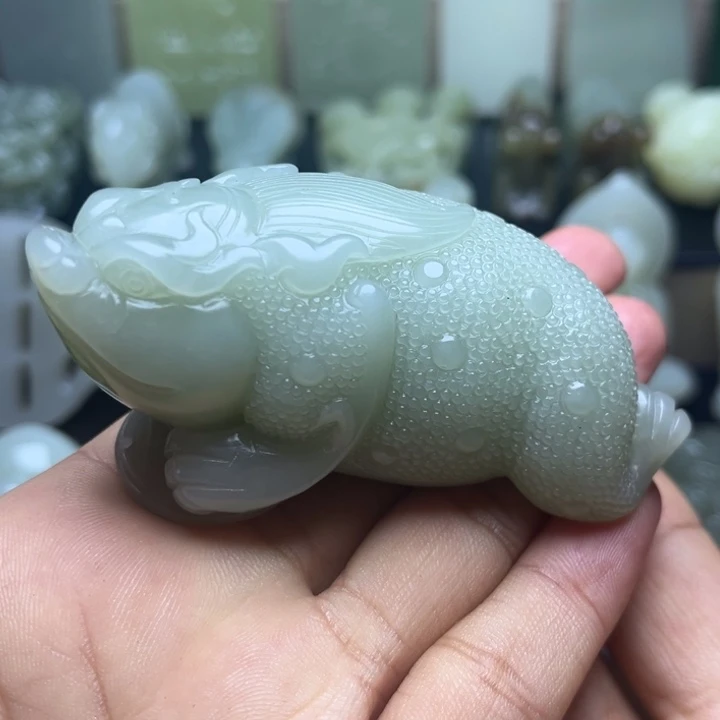 和田玉18K金镶嵌颈饰