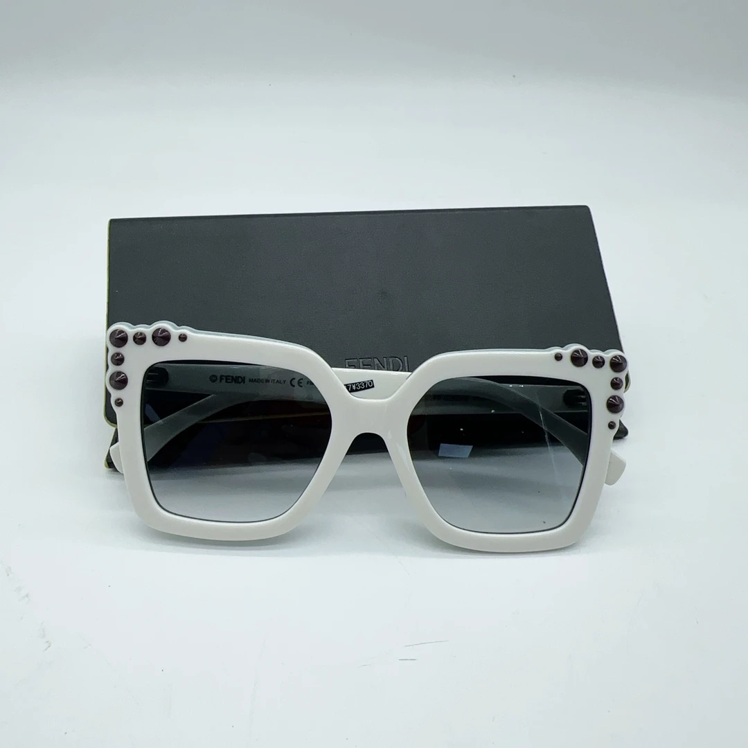 95新 FENDI/芬迪 白色墨镜 1564 2547