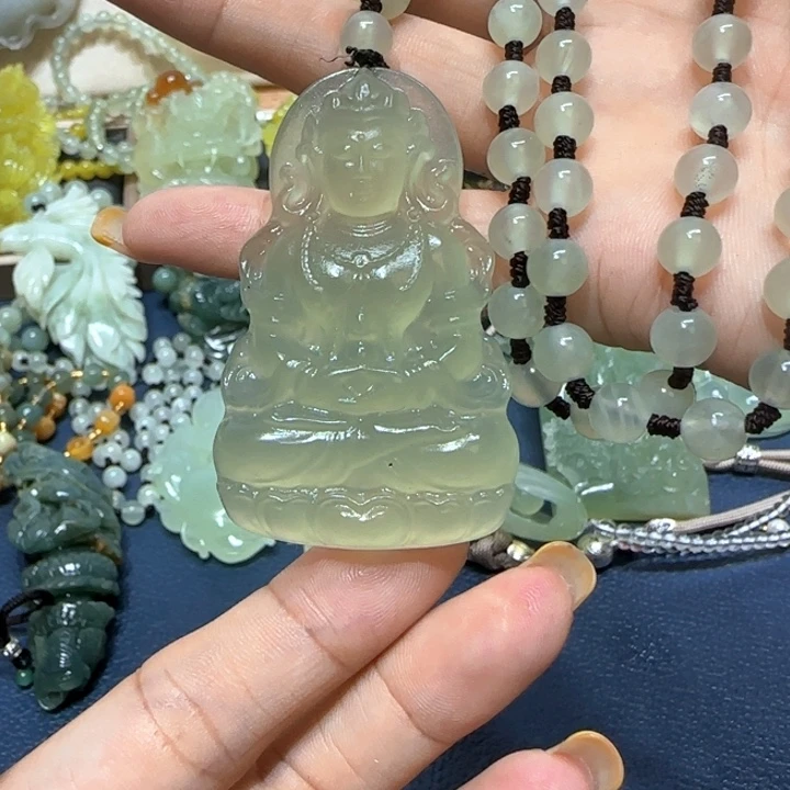 未镶嵌蛇纹石玉吊坠