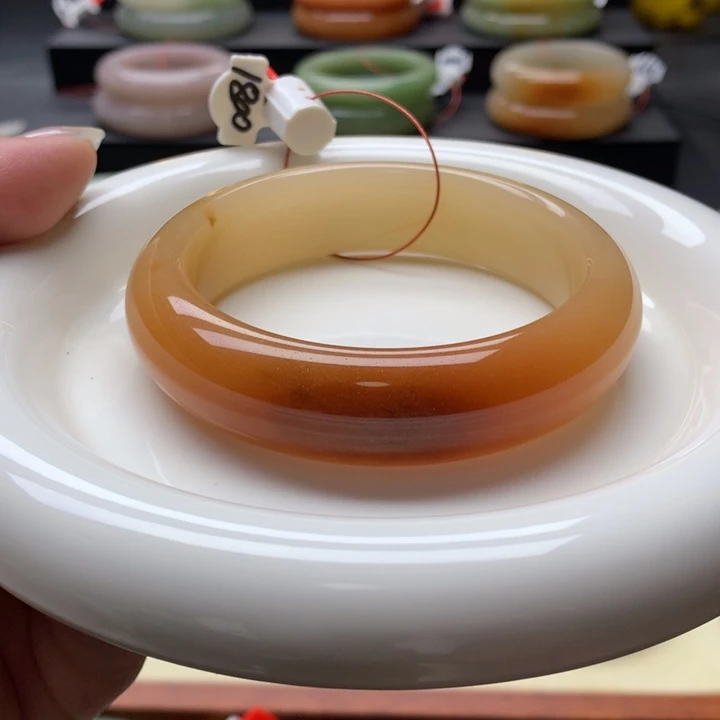 未镶嵌手镯石英岩玉