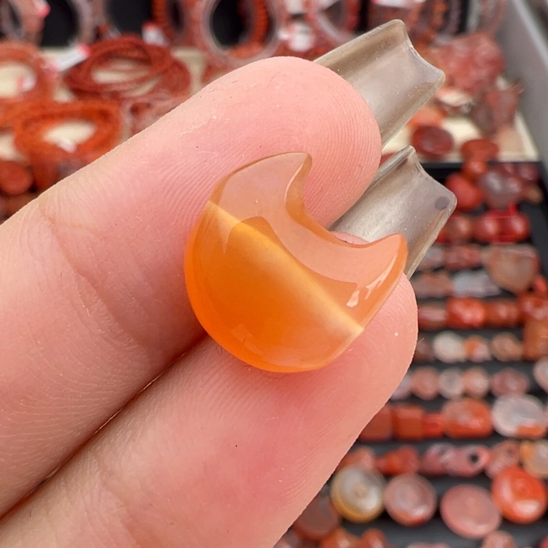 南红玛瑙未镶嵌颈饰月亮