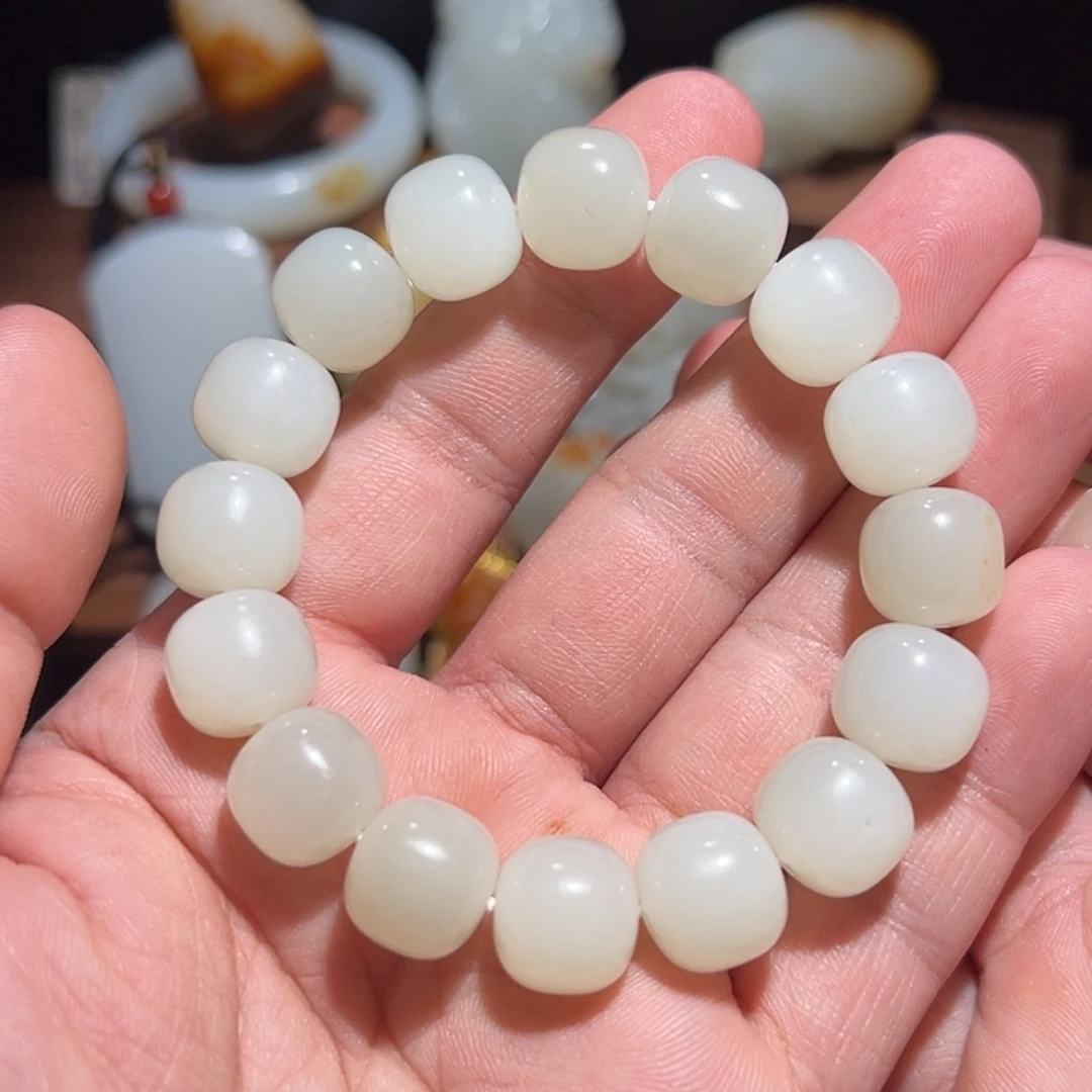 黄***猛和田玉未镶嵌颈饰