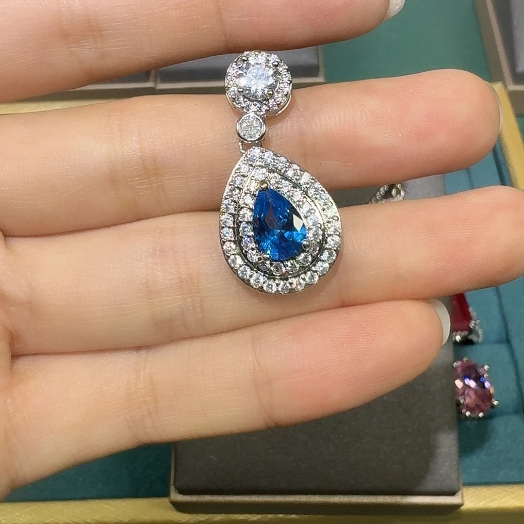 颈饰蓝宝石18K金镶嵌