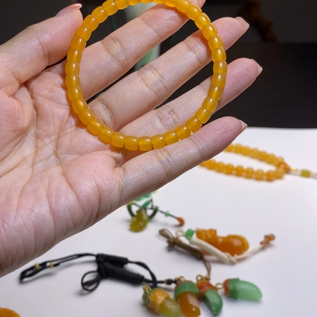 石英质玉（缅黄）未镶嵌颈饰