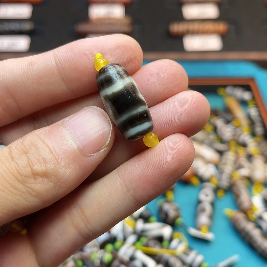 玛瑙/玉髓未镶嵌珠宝半成品暴*兔