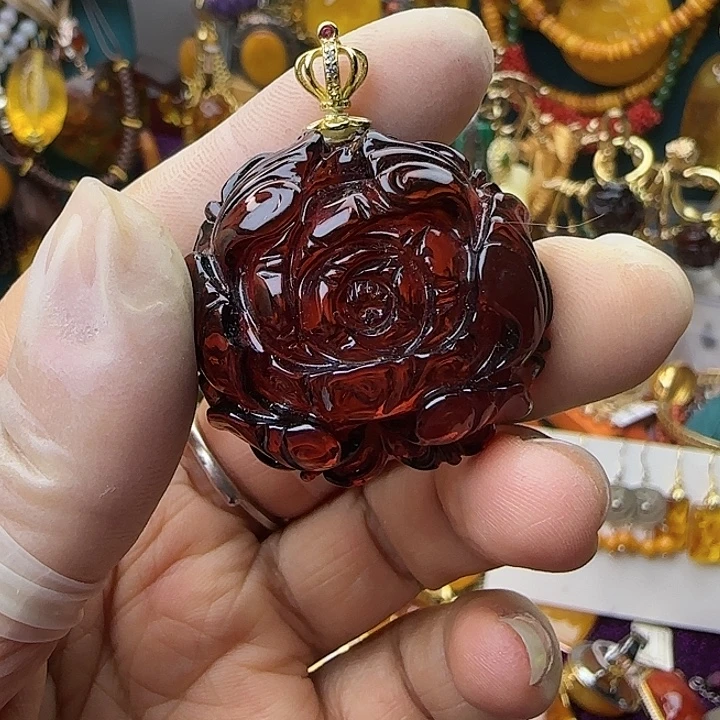 姜***豆琥珀银S925镀金镶嵌颈饰