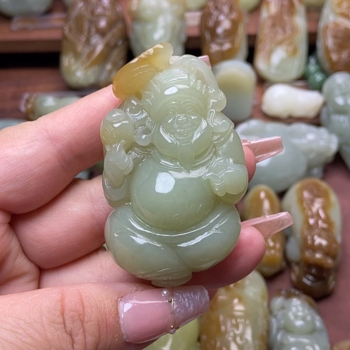 和田玉未镶嵌把件