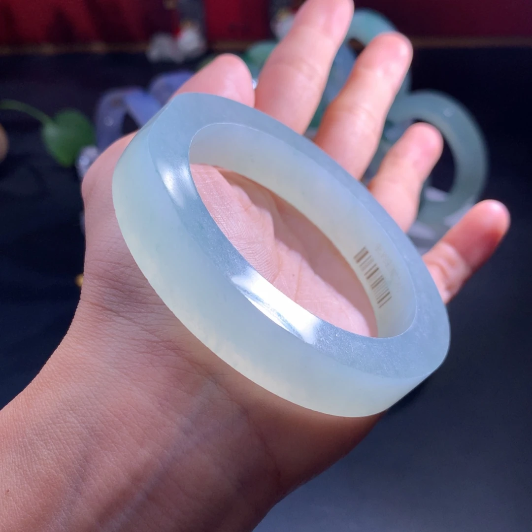 定制翡翠未镶嵌翡翠手镯