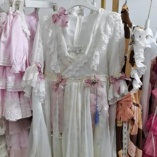 挂脖款楼心月，L码偏小，有小物