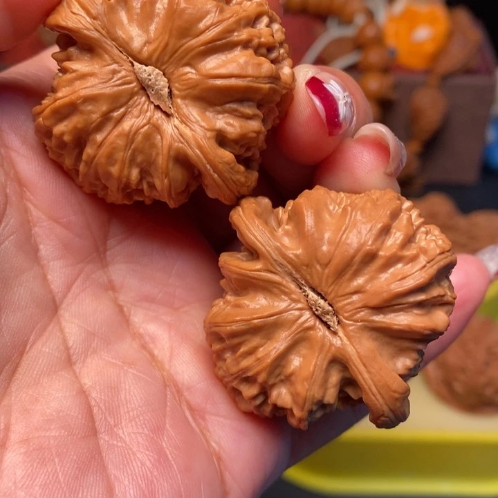 文玩核桃吊坠41白狮子