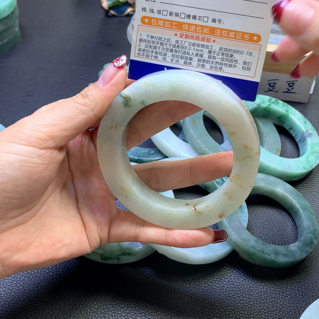 定制翡翠翡翠未镶嵌燕*子