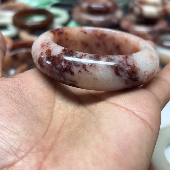 偏***晓石英岩玉合金颈饰