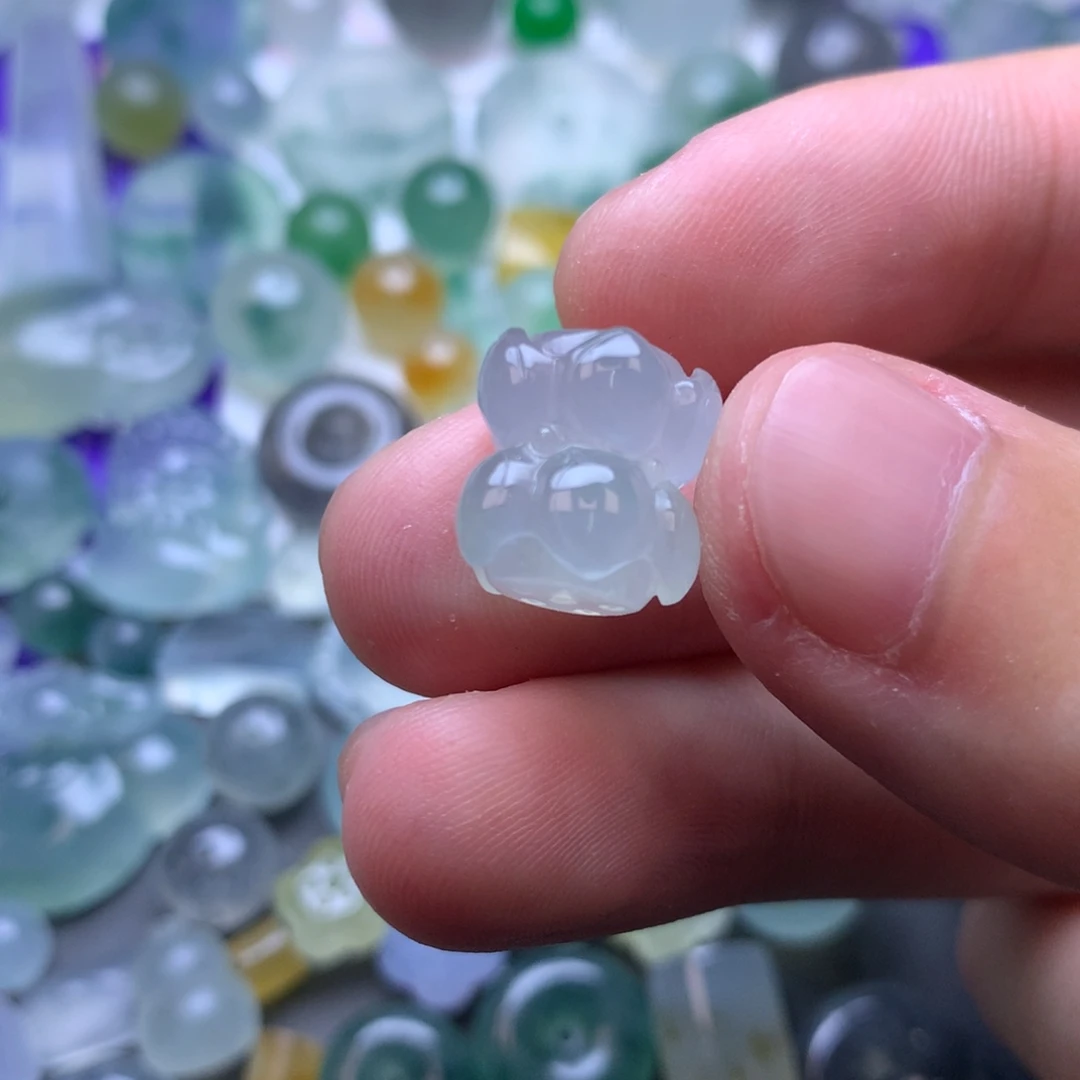 定制翡翠未镶嵌挂件