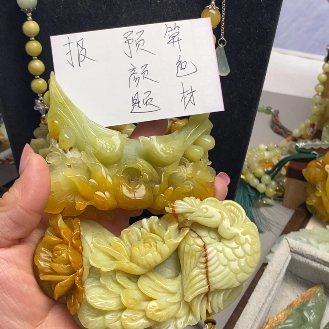 蛇纹石玉未镶嵌颈饰啵*