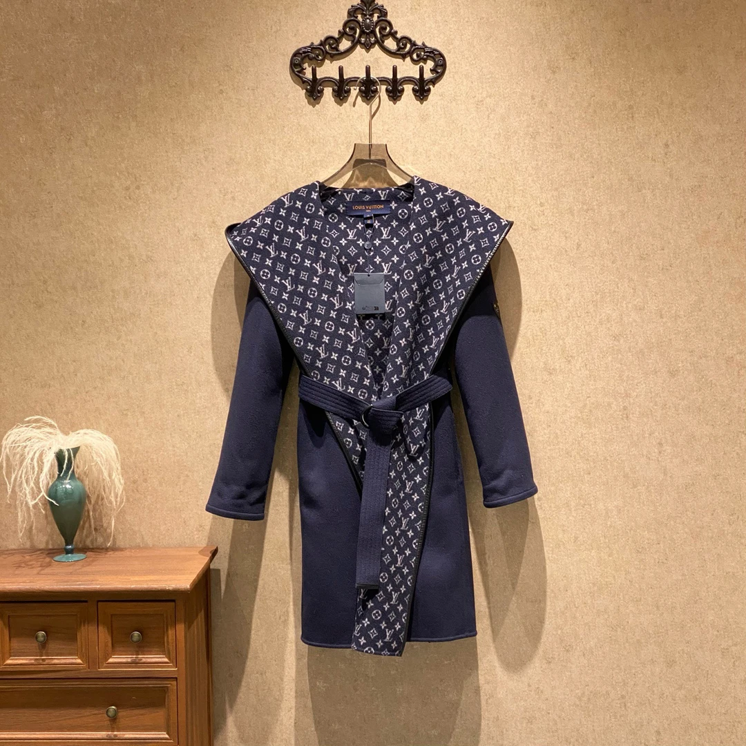 未使用 LouisVuitton/路易威登 蓝色老花满印浴袍大衣/34码/41934