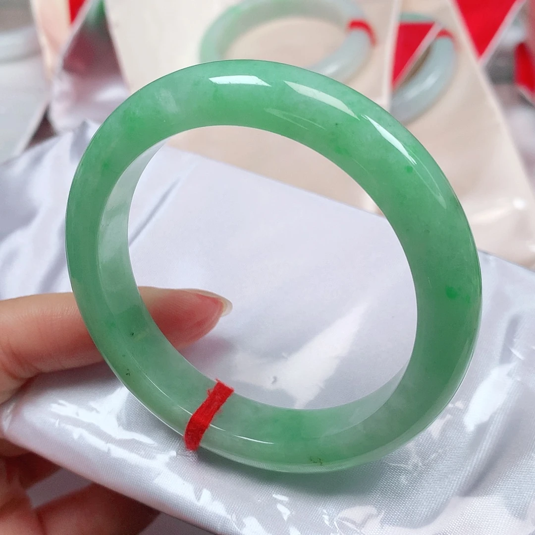 翡翠未镶嵌手镯1536