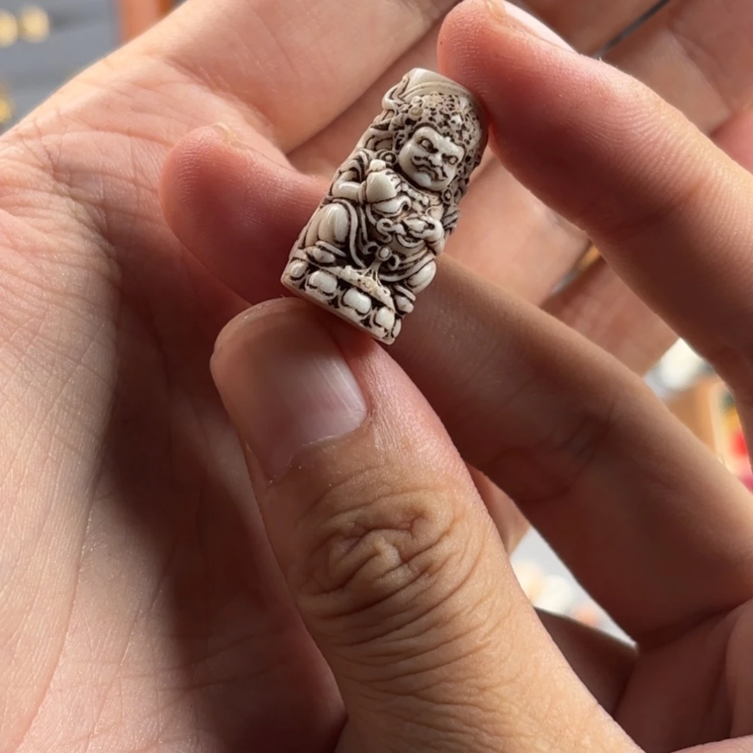 慕***亲黄財根付造像一个