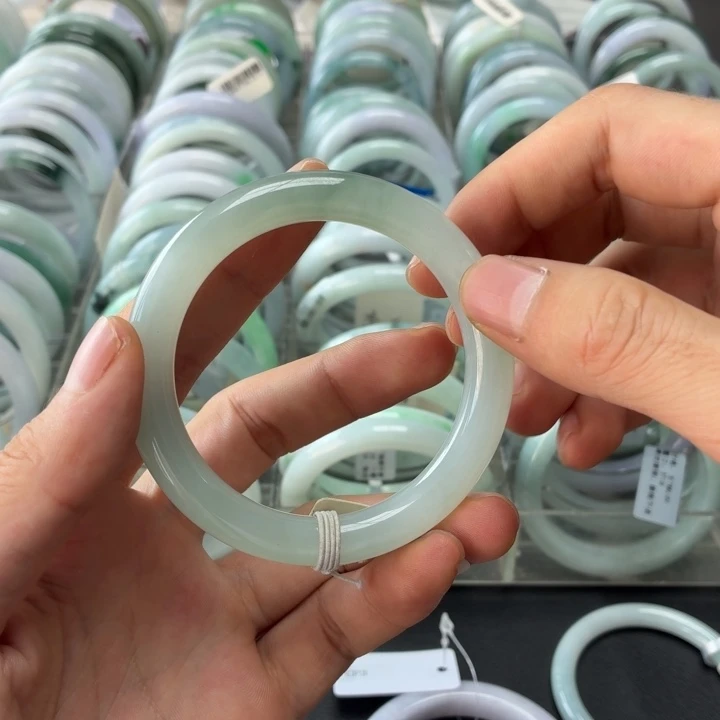 李***丹翡翠未镶嵌手镯翡翠手镯