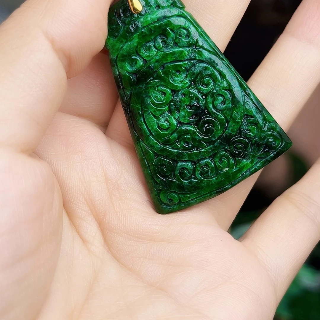 翡翠18K金镶嵌颈饰多样性