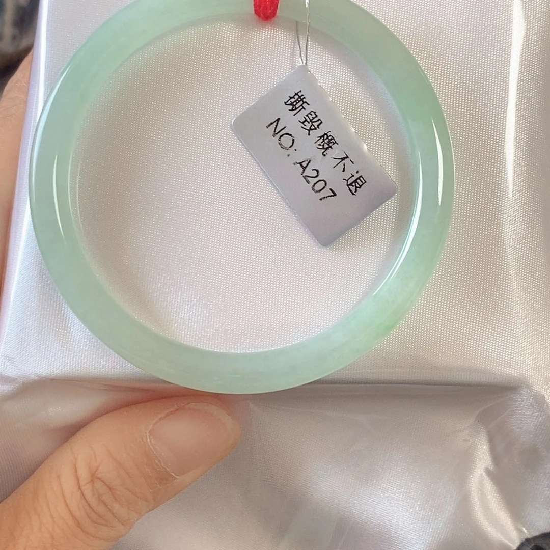 翡翠未镶嵌手镯（圆镯）53.4