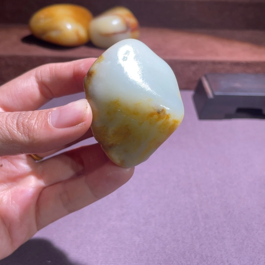 和田玉未镶嵌把件