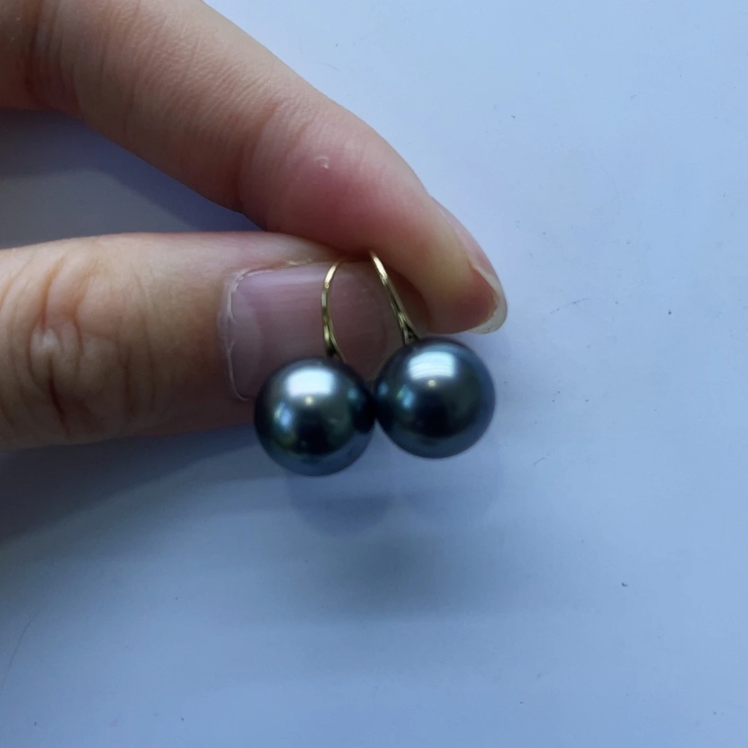 18K金镶嵌海水珍珠耳饰
