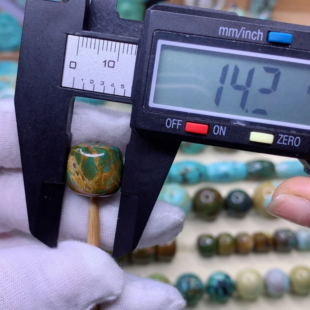 绿松石颈饰未镶嵌