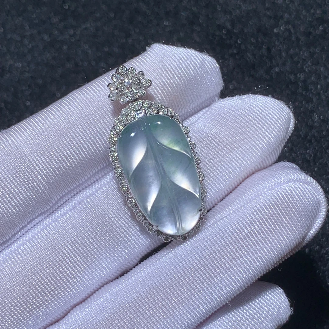 ZY-0617-7-17  天然缅甸翡翠A货 18K金叶子吊坠
