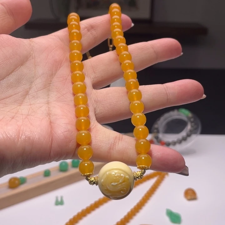 石英质玉（缅黄）合金颈饰