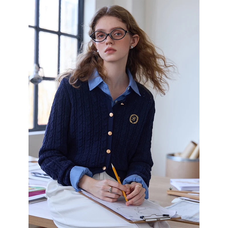 范思蓝恩镂空针织开衫春季2025新款外穿长袖圆领上衣25FS11196