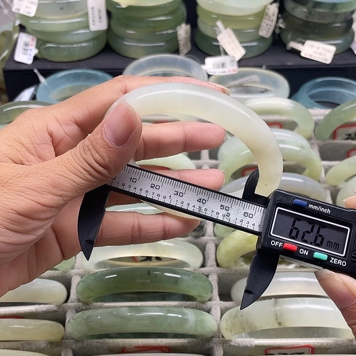 蛇纹石玉未镶嵌手镯232