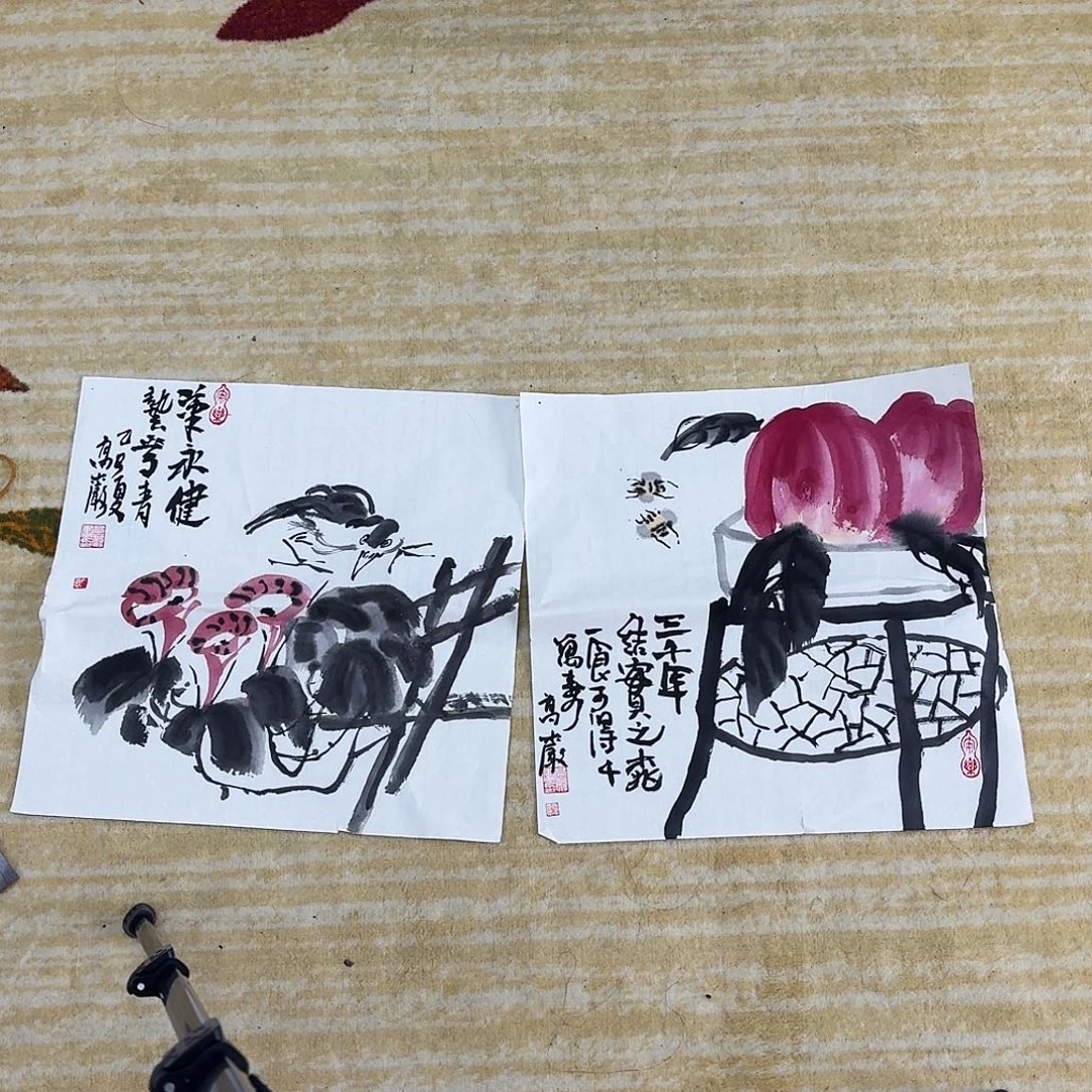 国画斗方手绘作品两张
