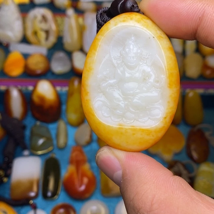 和田玉未镶嵌吊坠(赠链)