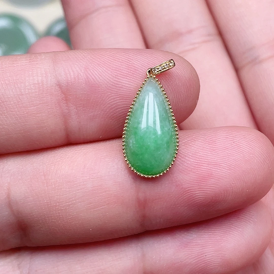 颈饰未镶嵌翡翠水滴