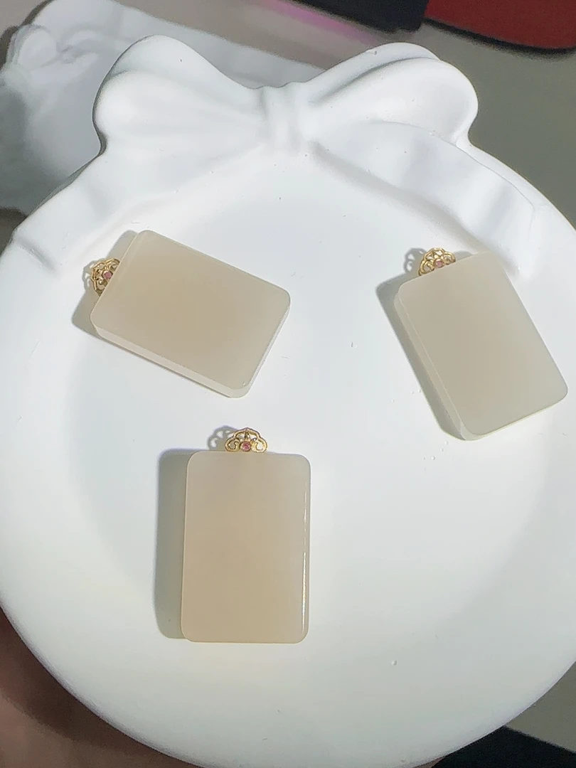 YY030天然和田玉藕粉无事牌吊坠18K金多样性发其一