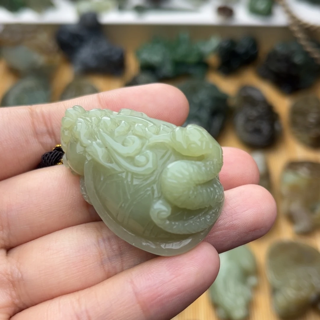 颈饰未镶嵌和田玉