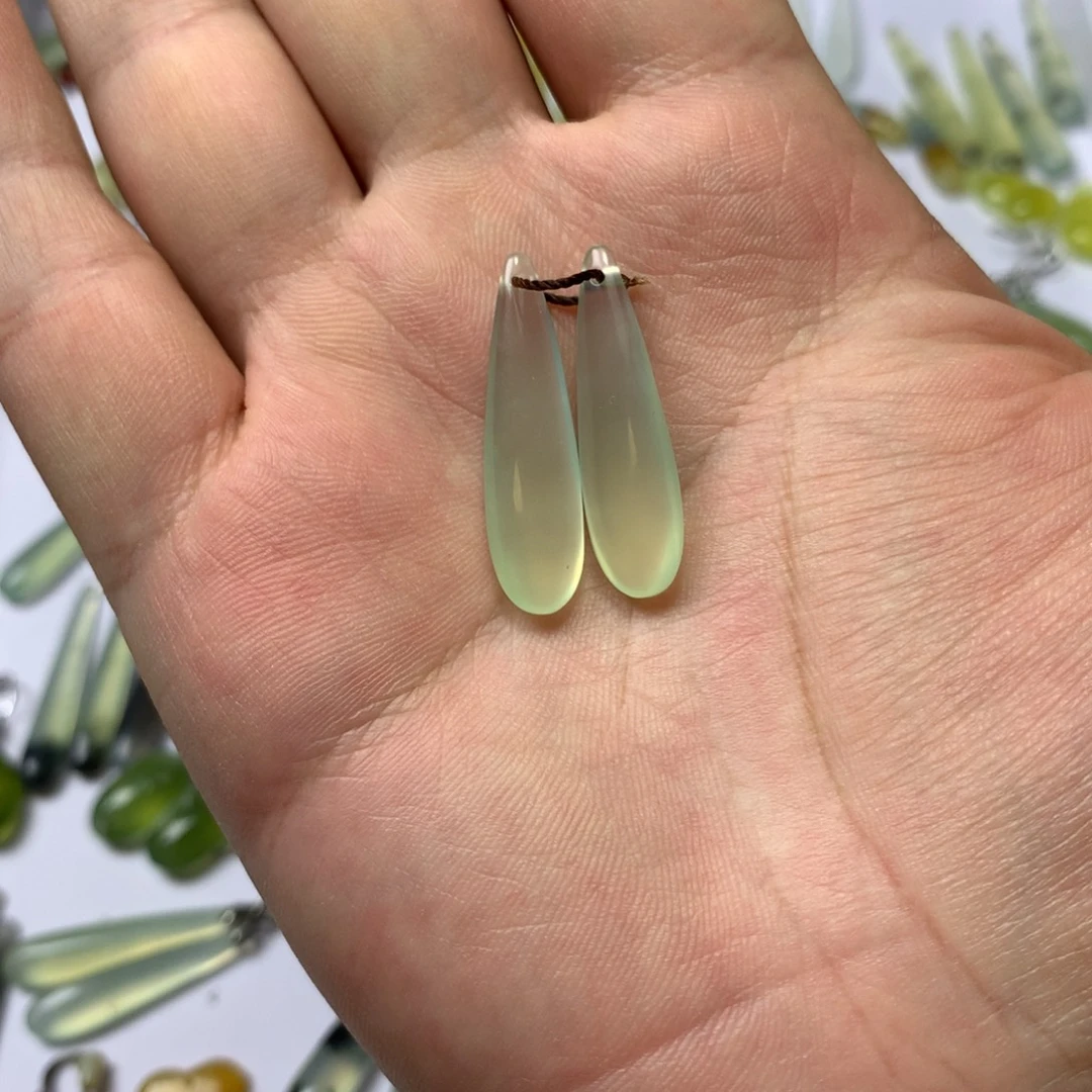 未镶嵌蛇纹石玉耳环