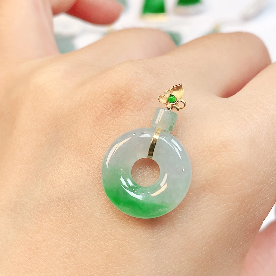 翡翠18K金镶嵌颈饰