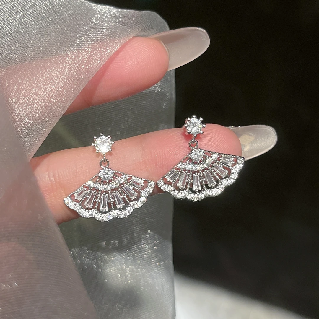 铜合金合成锆石耳饰 辞暮尔尔新中式气质扇子流苏耳钉耳饰无耳洞