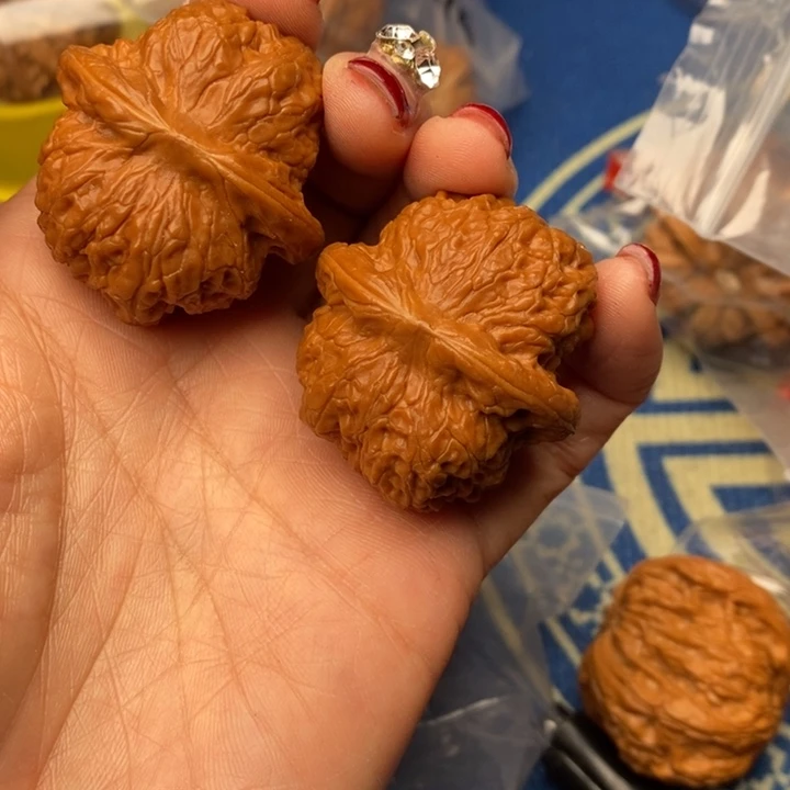 桃核吊坠血麒麟38核桃