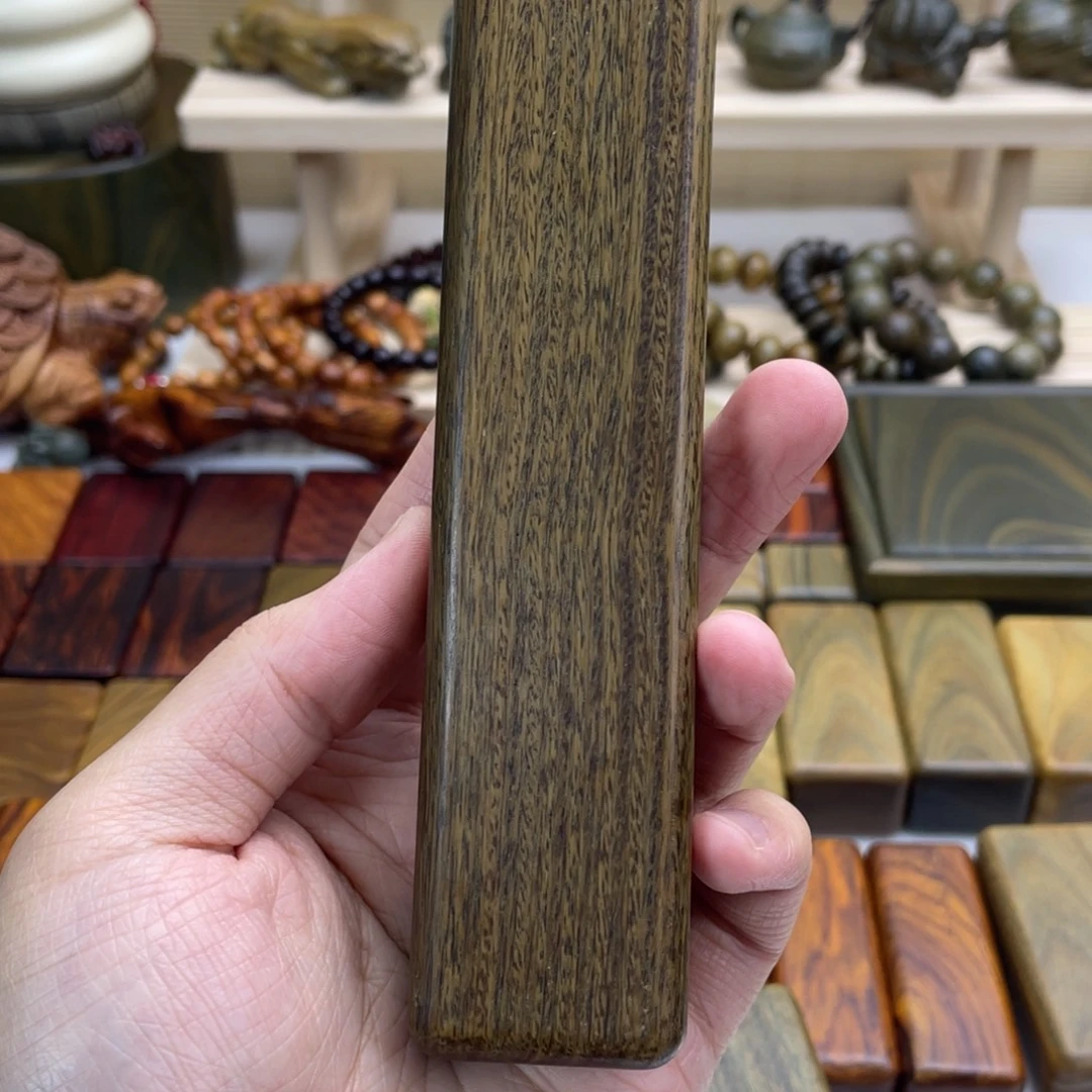 只***猫木绿檀木料手把件