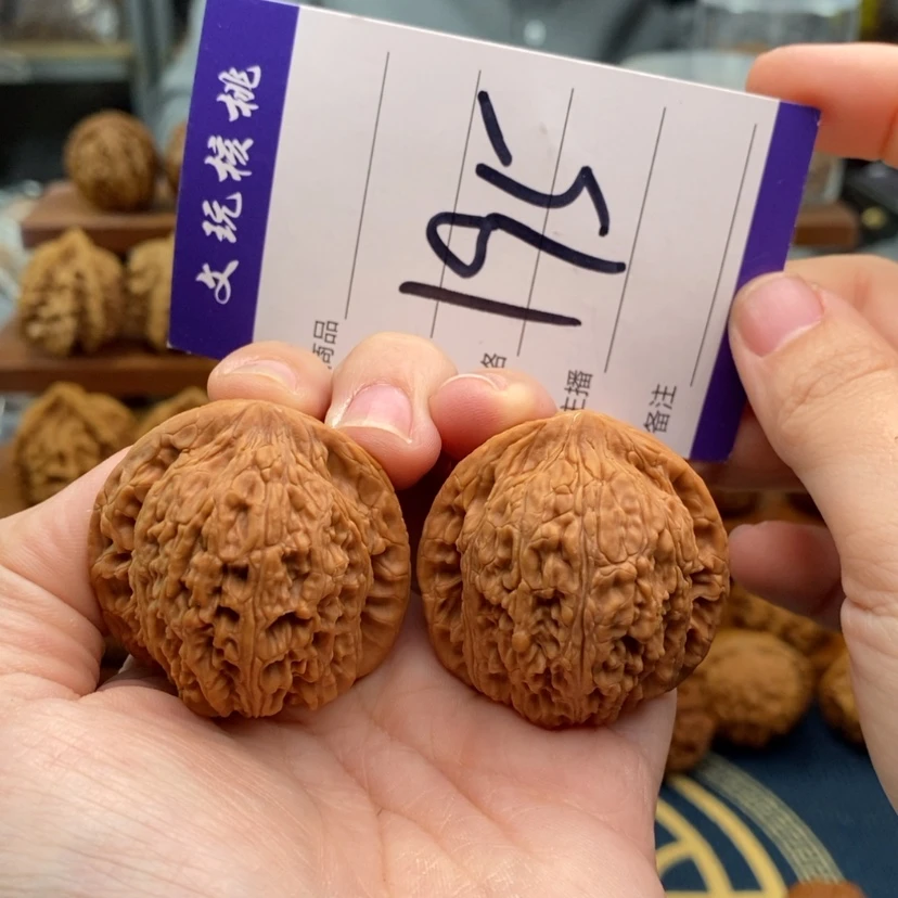 【闪购商品】文玩核桃吊坠38绣球