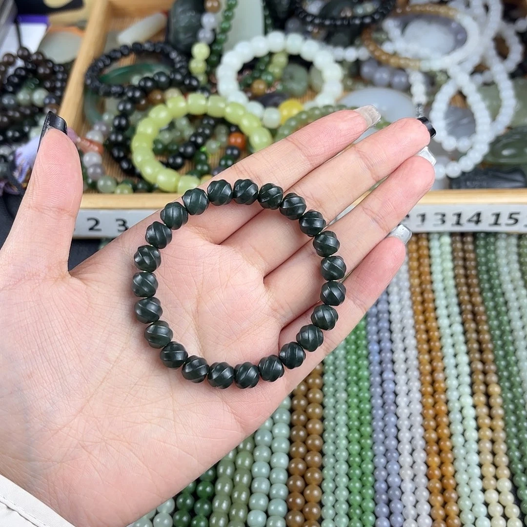 阿***泰和田玉未镶嵌颈饰