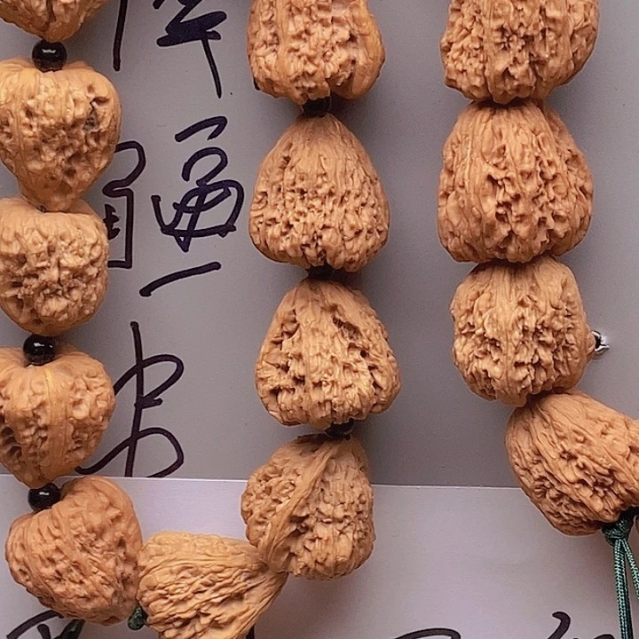 文玩核桃吊坠浮**浪南疆
