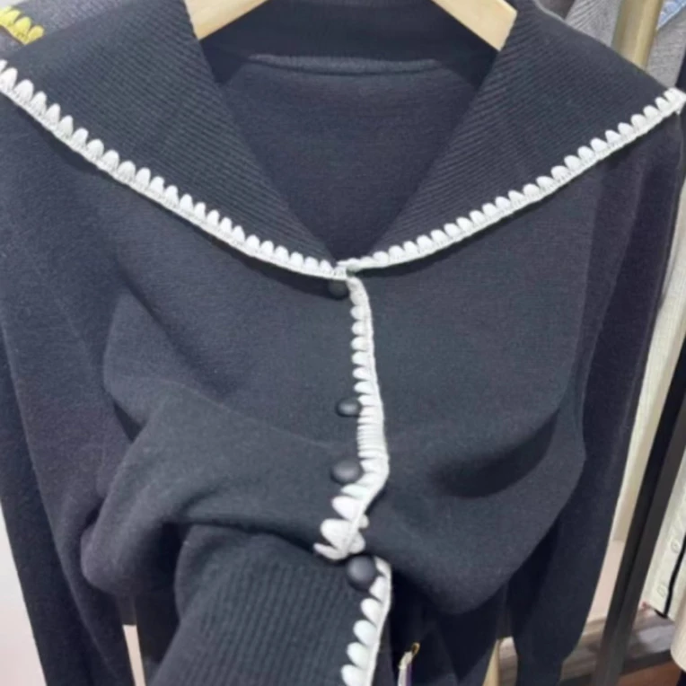 邹先森809-30抗起球高密织加厚外套显瘦拼接蕾丝海军领百搭气质